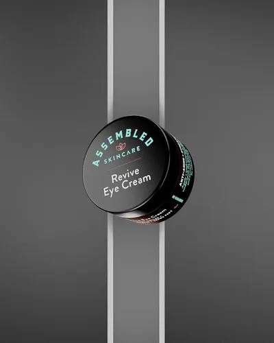 Vista 7 de ASSEMBLED Revive Crema de ojos (0.5 oz), tratamiento multivitamínico con cafeína; sin fragancia; sin parabenos