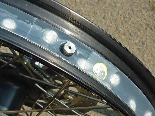 Vista 6 de Kit Tubeless para XT660 TENERE Rueda de Radios Delantera 21×1.85 Trasera 17×2.75 MT FR-21XT OUTEX