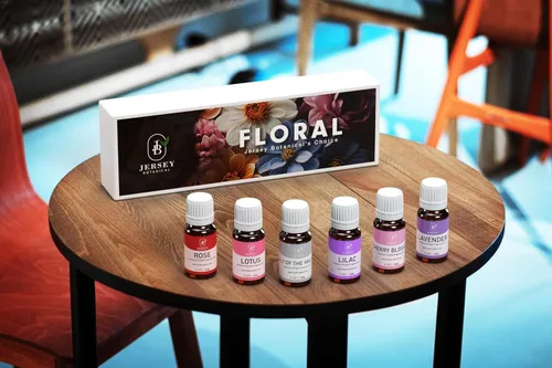 Vista 2 de Set de regalo floral 6 aceites aromáticos de 0.3 fl oz para velas, jabón, limo, difusores de aceites esenciales – rosa, loto, lila, lirio del valle