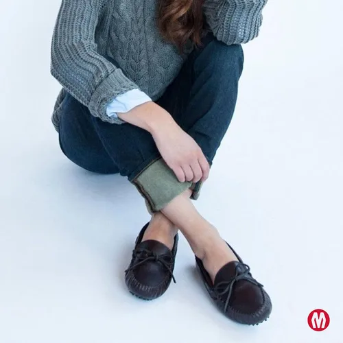 Vista 5 de Minnetonka Mocasines clásicos de conducción para mujer