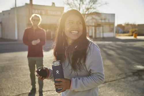 Vista 5 de Hydro Flask - Botella de 24 onzas con tapa con correa flexible, popote y boca estándar