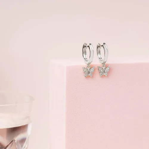 Vista 6 de PAVOI Aretes Huggie ColgantesPendientes Ligeros de Poste de Plata Esterlina S925 Chapados en Oro de 14K para Mujeres Estrella, Cerradura, Mariposa