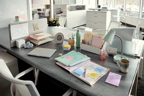 Vista 10 de Post-it Notas, 3 x 3 pulgadas, 24 blocs de notas adhesivas, 100 hojas por bloc, la icónica nota amarilla canaria, suministros escolares y productos