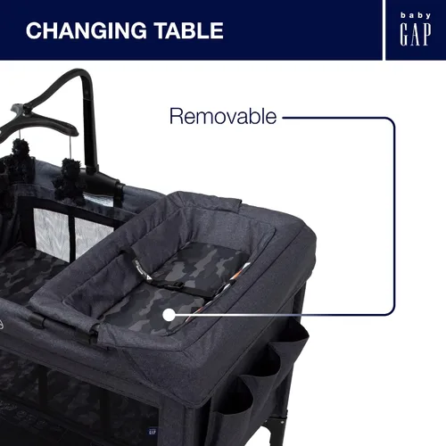 Vista 4 de babyGap Deluxe Play Yard de Delta Children - Cuenta con un moisés extraíble y una mesa cambiadora, camuflaje negro