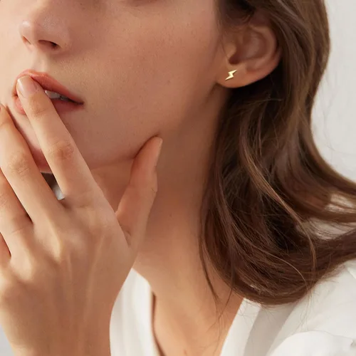 Vista 3 de Shcyee Aretes de plata de ley 925 con diseño de rayos para mujeres y hombres, hipoalergénicos, para uso diario, joyería de regalo