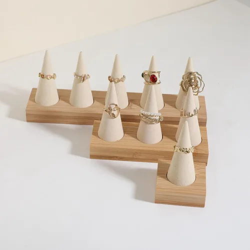 Vista 2 de GemeShou Soporte de anillo de madera beige, soporte de anillo de terciopelo para joyas, soporte de exhibición de anillo lindo para vender, soporte