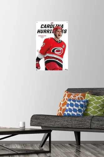 Vista 2 de Trends International NHL Carolina Hurricanes - Póster de pared Sebastian Aho Feature Series 23, 14.72 x 22.37 pulgadas, paquete de póster y pasador