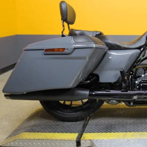 Vista 9 de Alforjas de ABS extendidas gris Gunship de 4 pulgadas para Harley Touring CVO Street Electra Glide 2014-2023