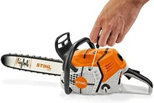 Vista 4 de Motosierra de Batería Operada STIHL con Sonido, Juguete para Niños