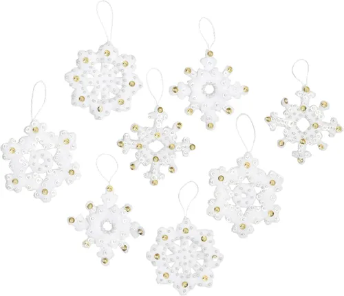 Vista 2 de Bucilla Kit de adornos de apliques de fieltro, 16 piezas, elegantes copos de nieve navideños
