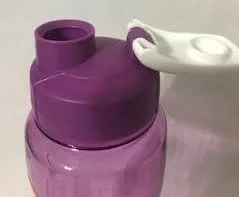 Vista 2 de Botella de agua con tapa abatible, 24 onzas, (paquete de 3)