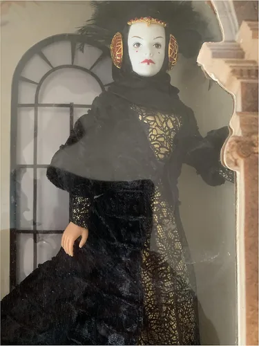 Vista 8 de Star Wars Episodio I Reina en vestido de viaje negro