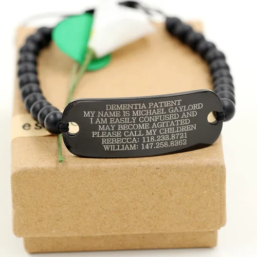 Vista 6 de Pulsera de identificación de demencia grabado láser oscuro personalizada hecha a mano color negro mate para hombres y mujeres Acero inoxidable Ónix