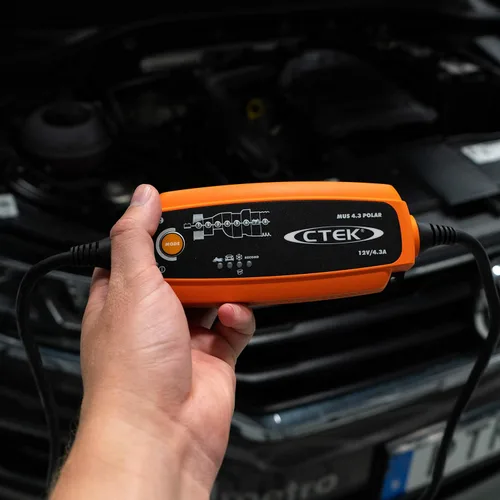 Vista 8 de CTEK (56-958) Cargador de batería de 8 pasos MUS 4,3 POLAR de 12 voltios completamente automático.