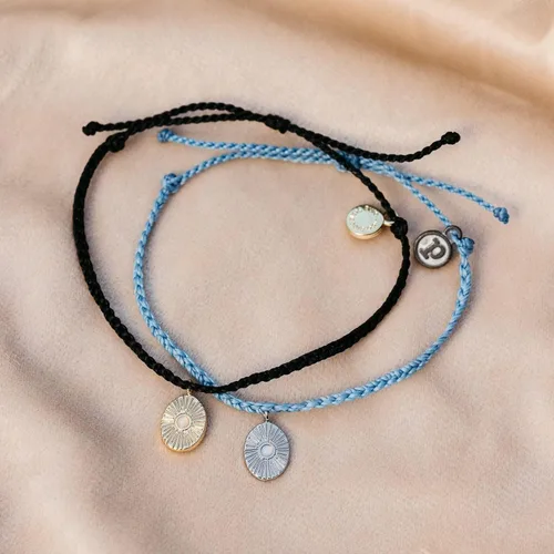 Vista 2 de Pura Vida Pulsera de plata o oro con dije de rayos solares Pulsera ajustable con banda impermeable, pulsera de cuerda para mujer Pulseras