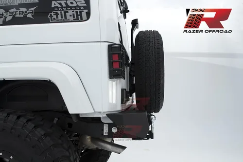 Vista 5 de Defensa trasera con dos grilletes de 4.7 toneladas y mecanismo de acople para Jeep Wrangler JK de 2007 a 2017
