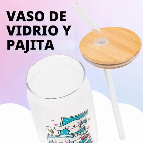 Vista 3 de Silver Buffalo Sanrio - Vaso de vidrio de Hello Kitty y sus amigos con polaroids de Cinnamonroll, con tapa de bambú y sorbete de vidrio, 16 onzas