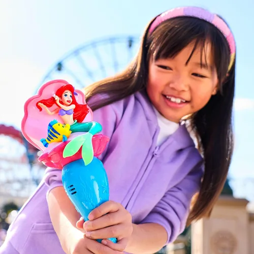 Vista 4 de Disney Store Varita de burbujas con luz y sonido oficial de The Little Mermaid Ariel & Flounder - Juguete LED interactivo, perfecto para niños
