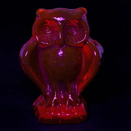 Vista 5 de Vajilla de vidrio de Urаnium (brilla bajo los rayos UV) - Estatuilla - Oso pequeño con lado plano, República Checa - Brillante