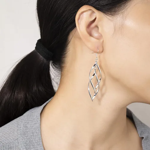 Vista 2 de Pendientes de alambre de espiral lineal chapados en oro de 18 quilates para mujer colgando Boho caída
