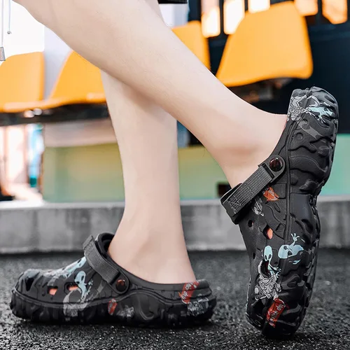 Vista 5 de SECHRITE Zuecos para hombre deportivos al aire libre, antideslizantes, con amortiguación, para playa, sandalias de casa con correa trasera ajustable