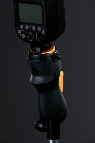 Vista 5 de MagMod MagShoe v2, soporte universal para flash de cámara fría para flash fuera de la cámara