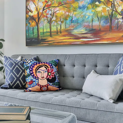 Vista 2 de Frida - Funda de almohada inspirada en el collar de arte mexicano, funda de almohada floral bordada a mano con arte hispano, cojín para silla, cojín