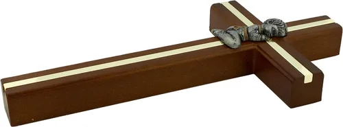 Vista 2 de Cruz de pared con niño arrodillado Juego de acento dorado en madera con peltre para niño o niña Gran regalo católico para el bautismo