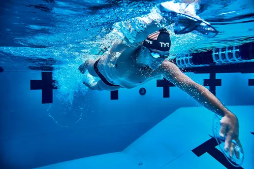 Vista 7 de TYR Catalyst Stroke Swim Paddles - Competitive Swimming Technique Equipment