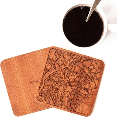 Vista 3 de O3 Design Studio, juego de 4 posavasos de madera Sapele con mapa de la ciudad, hecho a mano