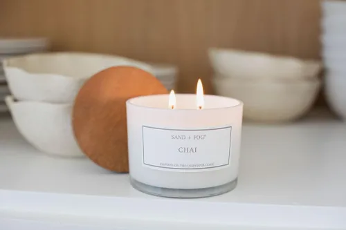 Vista 7 de Sand + Fog Vela perfumada - Chai – Aromas adicionales y tamaños – Mecha 100% de algodón sin plomo - Velas de lujo en frasco para refrescar el aire