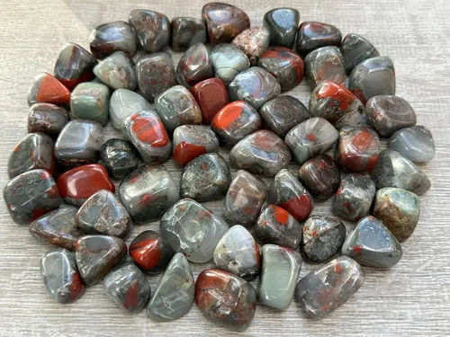 Vista 2 de GAF TREASURES Piedras pulidas de piedra de sangre africana de 1/2 libra, piedra preciosa de sangre africana pulida, cristales curativos de piedra