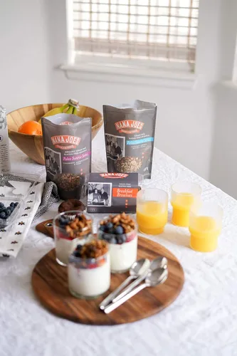 Vista 2 de Nana Joes Granola Serie Paleo Arándano, mantequilla de almendras y nuez Hecho a mano sin gluten, vegano, saludable, orgánico, a base de plantas