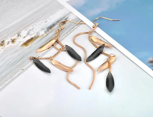 Vista 4 de BOBOTUU Aretes geométricos negros para mujer, de acero inoxidable, hipoalergénicos, hechos a mano, aretes colgantes de oro rosa, gruesos y delicados