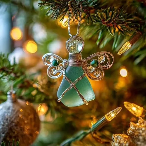 Vista 6 de Adorno de ángel de cristal de mar hecho a mano, hecho a mano, decoración de ángel envuelto en alambre plateado, decoración única de árbol de Navidad