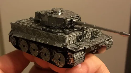 Vista 3 de Metal Earth Tiger 1 Tank, Plateado
