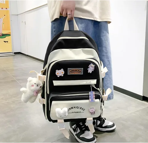 Vista 4 de Juego de 5 mochilas kawaii lindas con alfileres colgantes de oso, diseño de retazos, diseño de conejito de anime japonés (negro)