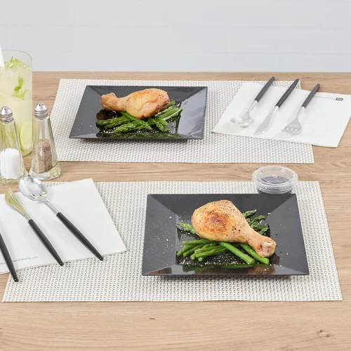 Vista 4 de Restaurantware Platos de fiesta de 8.2 x 8.2 x 0.5 pulgadas, 100 platos de postre de plástico desechables – Platos cuadrados de plástico negro