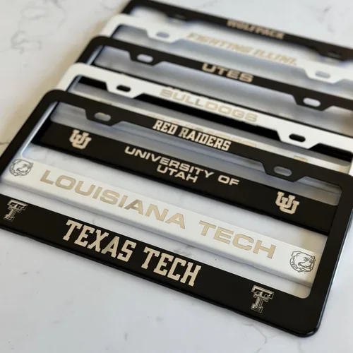 Vista 3 de Louisiana Tech Bulldogs - Marco de matrícula de metal grabado con láser, color negro, producto universitario con licencia