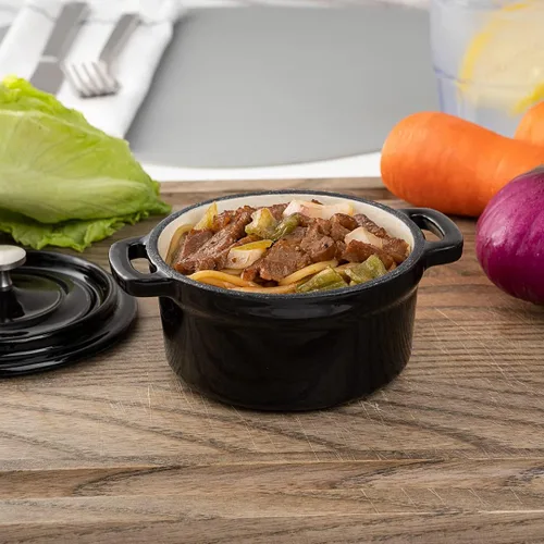 Vista 7 de Restaurantware Mini cacerola de 8 onzas, 1 mini horno holandés con tapa, esmaltado redondo de hierro fundido negro, mini cocotte resistente