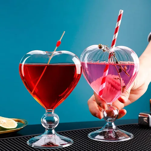 Vista 2 de Juego de 2 copas de cóctel únicas de 8 onzas, copas de vino creativas en forma de corazón con pajilla, vasos románticos de jugo para bodas, hogar