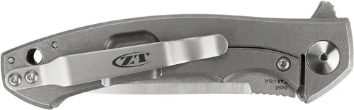 Vista 4 de Zero Tolerance (0450); con hoja de acero inoxidable S35VN recubierta con DLC de 3.25 pulgadas, básculas de fibra de carbono totalmente negra y mango