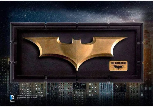 Vista 2 de Batman: Réplica de utilería del Batarang de la película El caballero oscuro: la leyenda renace