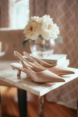 Vista 3 de JENN ARDOR Tacones de gatito cerrados para mujer, con puntera puntiaguda, elásticos, tacones bajos sexys, para novia, boda, invitada de graduación