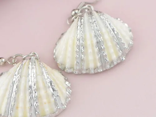 Vista 4 de Alilang Golden Accent Marine - Pendientes colgantes de concha náutica con diseño de sirena