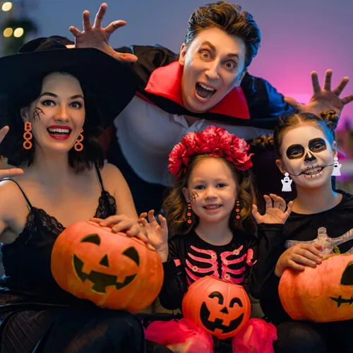 Vista 4 de CEALXHENY Aretes de Halloween con cuentas para mujer, espeluznantes fantasmas y calabazas, aretes colgantes hechos a mano, góticos, disfraces