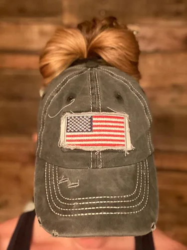 Vista 6 de Sombrero de cola de caballo desgastado para mujer, diseño de bandera americana, gorra de cola de caballo alta
