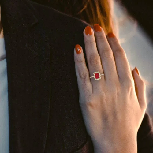 Vista 5 de Anillo solitario de corte esmeralda brillante de 1,79 quilates con acento impecable, ideal VVS1 de imitación de rubí rojo, compromiso