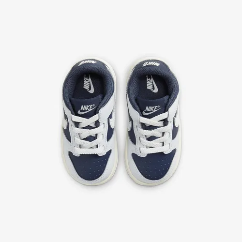 Vista 767 de Nike Kid's Dunk Low Sneaker