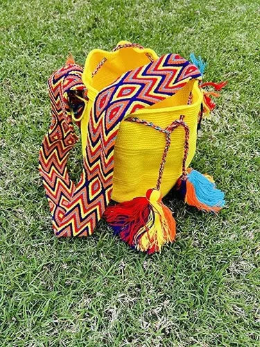 Vista 4 de Mochila Wayuu - Bolsos colombianos, 100% hechos a mano, auténtico ganchillo tejido a mano por Wayuu Tribe, diseño exclusivo y único